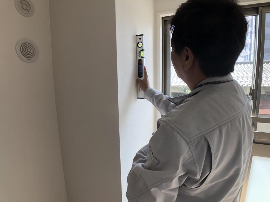 水平器での垂直部分の検査