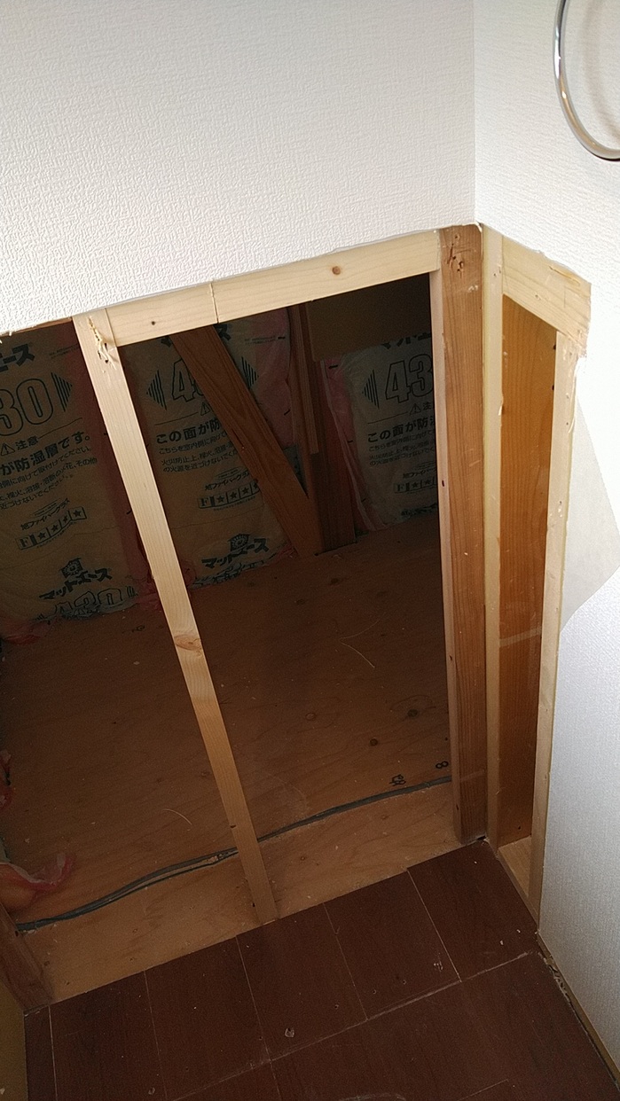 新築一戸建てトイレ壁解体
