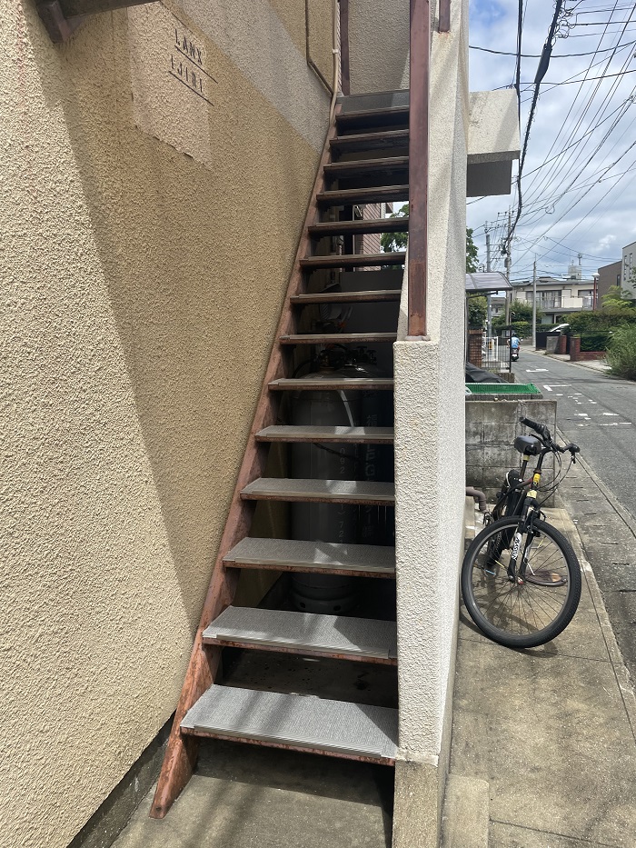 階段部分に滑り止め長尺シート