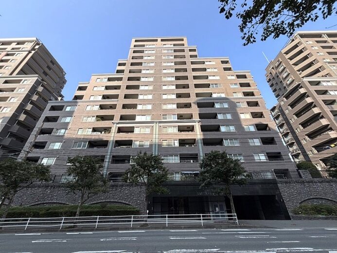 福岡市中央区六本松 3-1-52 コアマンション桜坂プレジオ弐番館　外観