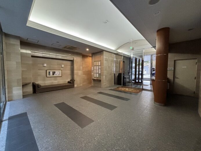 福岡市中央区六本松 3-1-52 コアマンション桜坂プレジオ弐番館　エントランス