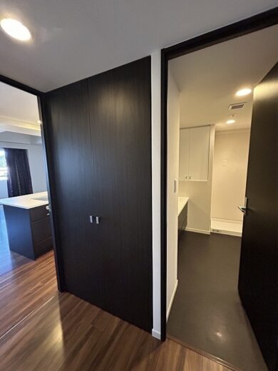 福岡市中央区赤坂3丁目 パークコート赤坂ヒルトップレジデンス 廊下から脱衣室 福岡市中央区赤坂3丁目 パークコート赤坂ヒルトップレジデンス 廊下から脱衣室