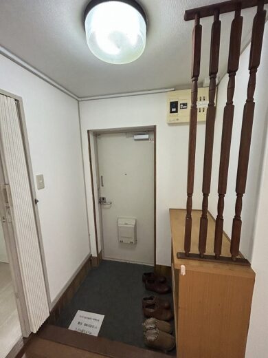 福岡市東区美和台１丁目 下和白住宅 ２階 玄関